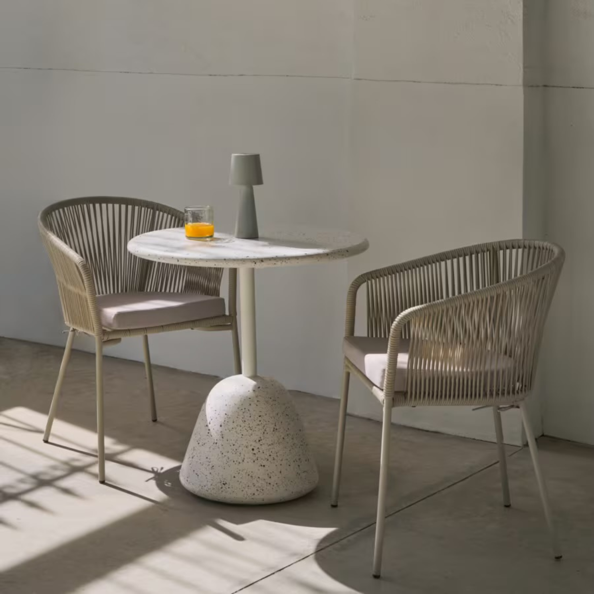 Silla Tejida en Mimbre Diseño Artesanal Moderno y Elegante Para Interior y exterior